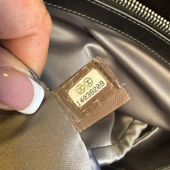 Chanel Chain CC Full Flap Bag Quilted Patent Lea Large Size Black Color. - Picture 9 of 12